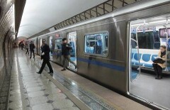 В метро Алматы пассажиры проносили с собой топоры и мачете 