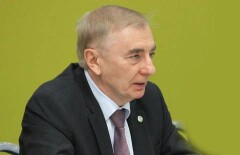 Изменения в Конституцию коснутся перераспределения властных полномочий госорганов - Рогов