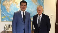 Ерлан Карин подарил шахматы главному идеологу США Збигневу Бзежинскому