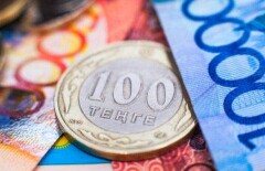 Доллар подешевел на 74 тиына по итогам утренней сессии KASE