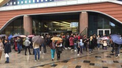 При экстренной эвакуации из Dostyk Plaza в Алматы автолюбителей не выпускали без оплаты 