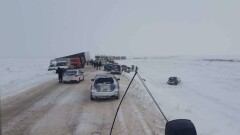В Актюбинской области 60 автомашин ждут улучшения погоды, чтобы продолжить путь