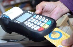 ИП и юрлица, занятые в торговле и сфере услуг, обязаны иметь POS-терминал уже сегодня 