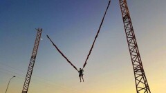 В Алматы мальчик, упавший с аттракциона на Коктобе, получил многочисленные переломы