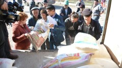 Пострадавшим от паводка в Атбасаре доставили гуманитарную помощь из Астаны