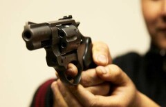 Установлена личность подозреваемого, стрелявшего в учителя из Актау