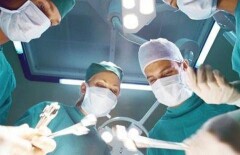 Врачи не будут удалять пулю из глаза 13-летней девочки из Костаная