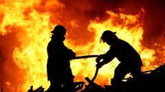 В результате обрушения здания в Тегеране погибли 30 пожарных