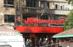 Жительница дома в "Юбилейном" спела "арию уцелевших" и рассказала, как спасалась от огня
