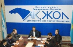 В "Ак жоле" заявили о чёрном пиаре и грязных методах в отношении партии