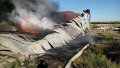 Крупный пожар в Туркестане: загорелся склад с медицинской ватой и салфетками