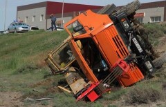 В Атырау столкнулись два большегруза - погиб водитель