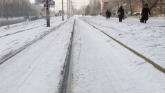 В Усть-Каменогорске из-за снегопада отказались выпускать трамваи на линию