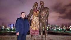 Одевшего скульптуру в Астане нуротановца и полицейских, смотревших на это, не накажут