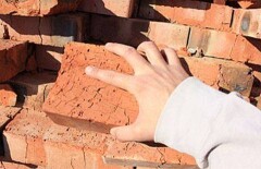 Пьяный водитель набросился с кирпичом на полицейского в Жезказгане 
