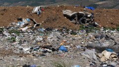 Село под Алматы преследует вонь с закрытого шесть лет назад мусорного полигона
