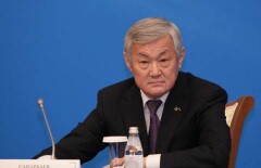 Президент продлил полномочия Бердибека Сапарбаева до 2020 года