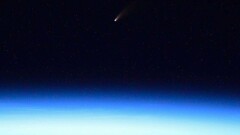 Ярчайшую за последние семь лет комету сфотографировали с борта МКС