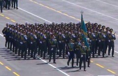 Казахстанские военнослужащие промаршировали по площади Тяньаньмэнь в Пекине