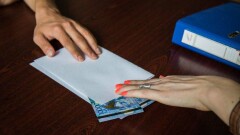 Казахстанцы реже стали прибегать к взяткам при решении своих вопросов 