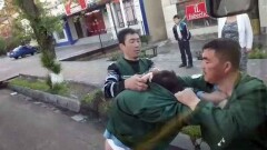 Водители автобусов подрались из-за пассажиров в Шымкенте