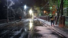 В Алматы лёг первый снег: по улицам рассыпали 2600 тонн противогололёдных материалов