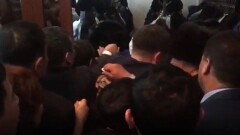 Чиновникам в Актобе посоветовали быть бодрее и не толкаться в гардеробе
