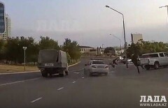 Шокирующее видео: в Актау под колёса Daewoo Nexia попала 14-летняя девочка 