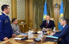 Нурсултан Назарбаев встретился с космонавтом-испытателем Айдыном Аимбетовым