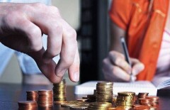 Доля тенговых депозитов продолжает сокращаться в Казахстане 