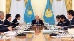 Назарбаев: Надо привлекать безработных на свободные места