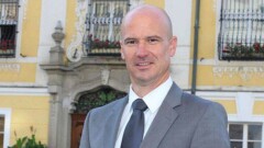 Австрийца признали жертвой гендерной дискриминации из-за повышения коллеги-женщины