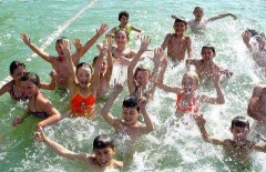 До 80 выросло число детей, госпитализированных из лагеря "Серебряный бор"