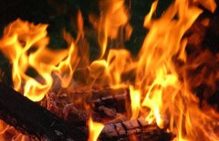 Пять человек погибли во время пожара в частном доме в Алматы