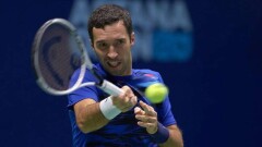 Михаил Кукушкин сенсационно победил в матче с первым сеяным Astana Open Бенуа Пером