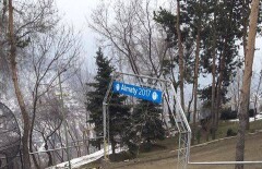 Перевёрнутый баннер Универсиады в Алматы после скандала повесили правильно