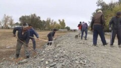 Сельчане в Карагандинской области сами отремонтировали 25 км дороги 
