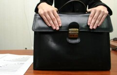Сотрудник маслихата в ЮКО пытался сдать тесты на госслужбу за приятеля