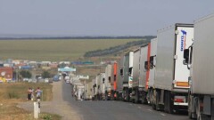 Затор из 160 большегрузов образовался на границе Кыргызстана с Казахстаном