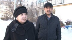 В борьбе с депутатом крестьянка использует тяжёлую технику в Алматинской области
