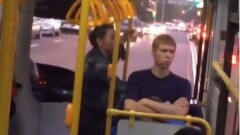 В Алматы автобус нагло объехал пробку по встречке