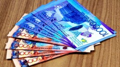 Выплата в 42 500 тенге: открыть карточный счёт можно в банке, БВУ разрешили работать пять часов в день