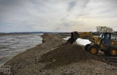 Спасатели установили наблюдение за уровнем воды в Нуре 