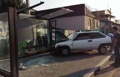 Въехавшая в остановку машина сбила девушку в Алматы