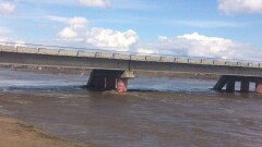 В Атбасаре вновь прорвало дамбу в нескольких местах