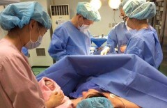 Триста тысяч тенге за принятые роды требует с гражданки КНР роддом Павлодара