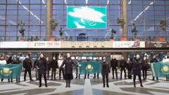 Артисты Казахконцерта провели музыкальные флешмобы в аэропорту и на вокзале Нур-Султана