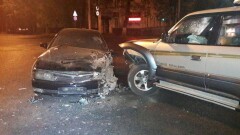 Машина протаранила забор напротив Esentai Mall в Алматы