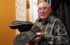 Противоскользящую обувь изобрёл пенсионер из Костаная
