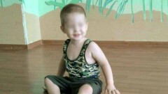 Найденный на улице в Алматы малыш оказался братом детей, обнаруженных мёртвыми в холодильнике